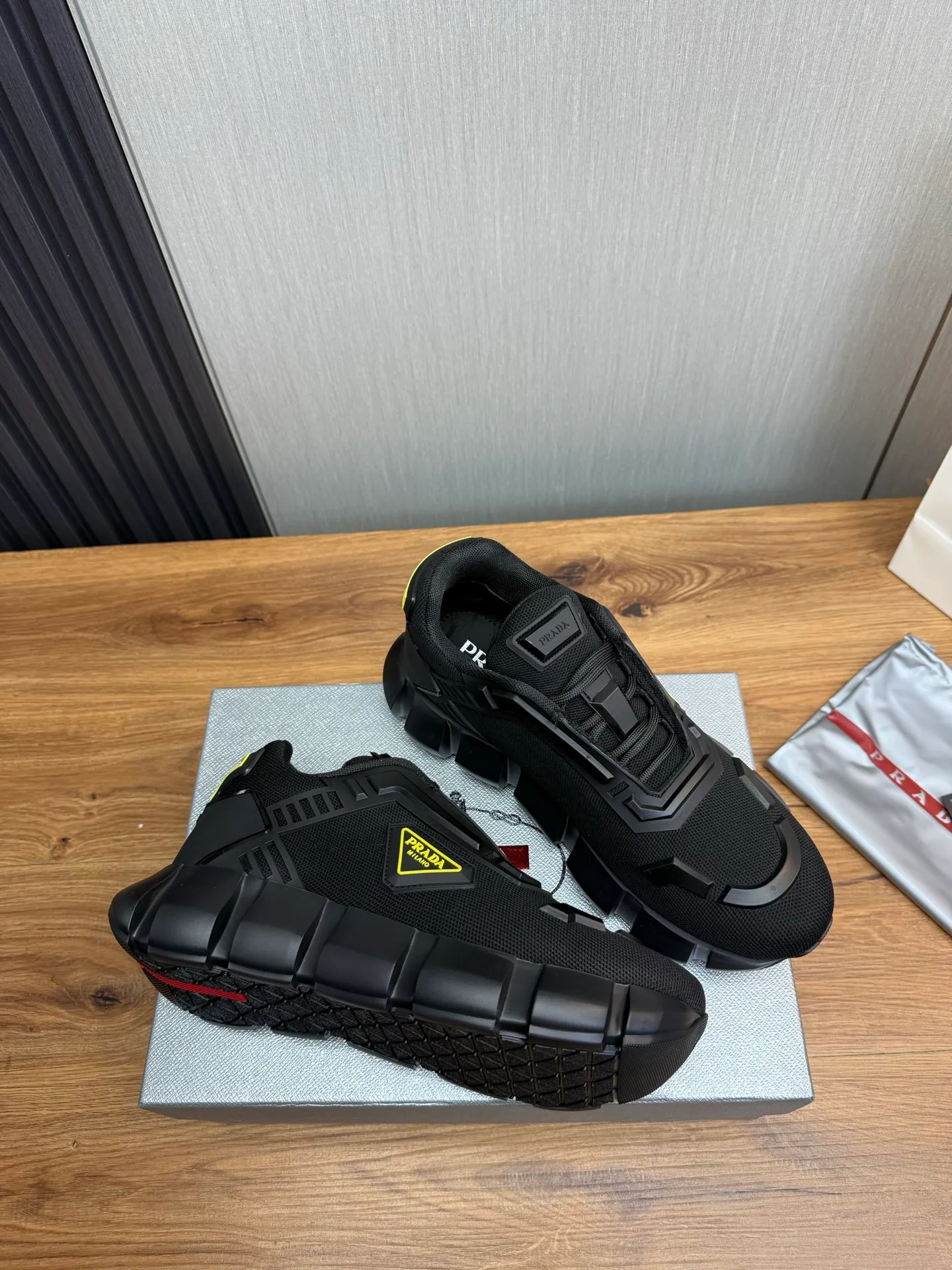 Factory price 580💰 [PRADA] Men's shoes are popular in the counter, official website is synchronized, 1 high-quality shipment ✔️Original mesh + cowhide lining, 1🆚1 replica, original bottom, 38-45 (45 customized, non-refundable)